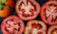 از خواص گوجه‌فرنگی برای درمان کم خونی بیشتر بدانید 