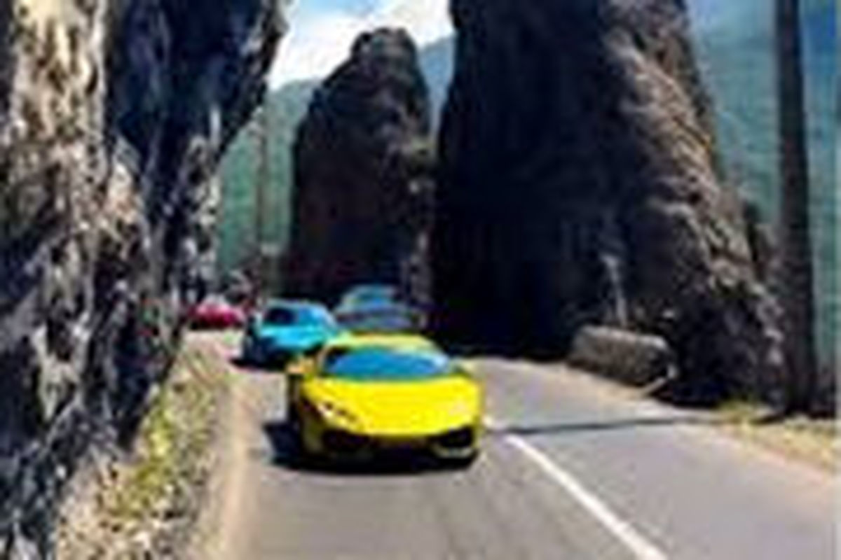 ماشین‌های لوکس در جاده چالوس