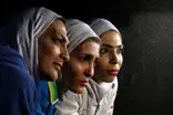 خودزنی الهه منصوریان با چاقو در ملاعام!