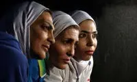 خودزنی الهه منصوریان با چاقو در ملاعام!