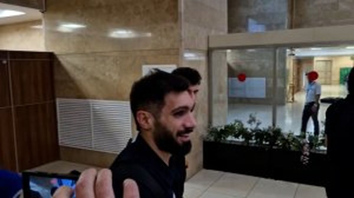 عارف آقاسی در فرودگاه: قشنگ بگیرید!