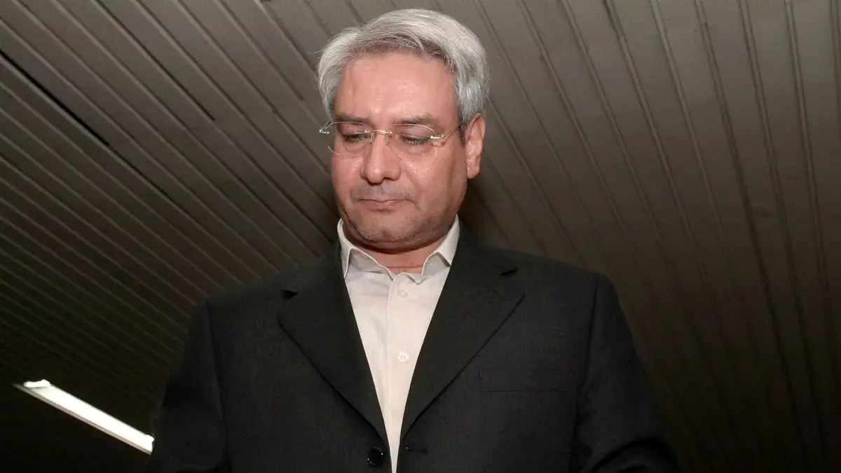 لحظه بازداشت ابراهیم اصغرزاده هنگام سخنرانی آنلاین