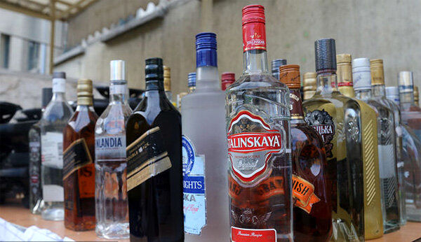 انتقاد از سرو مشروبات الکلی در مناطق آزاد