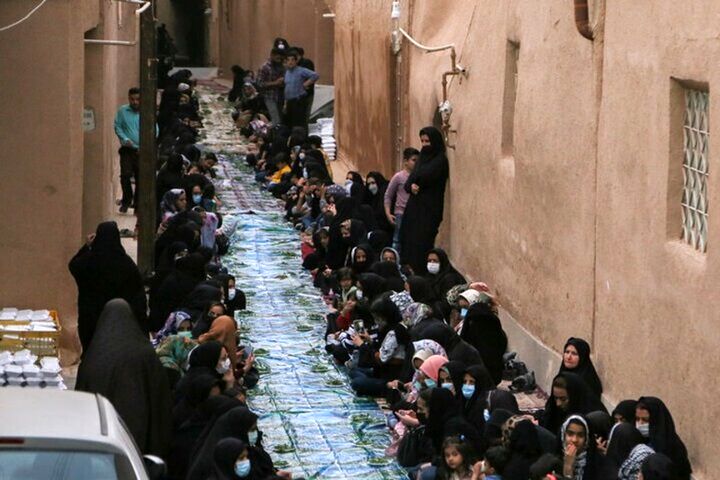 طولانی‌ترین سفره افطاری در ایران پهن شد 