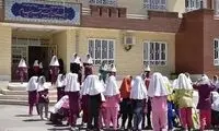 عکسی از یک پوستر متفاوت و خبرساز در مدرسه