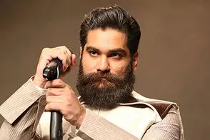 علی زندوکیلی روی خطوط ریلی از وطن خواند