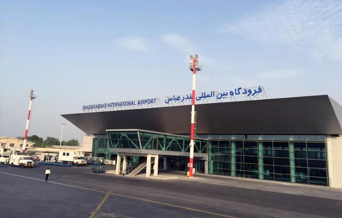   فرود اضطراری پروازها در بندرعباس به دلیل طوفان 