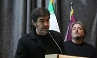 بوسه شهاب حسینی بر دستان پدر جانباخته حوادث دی ماه