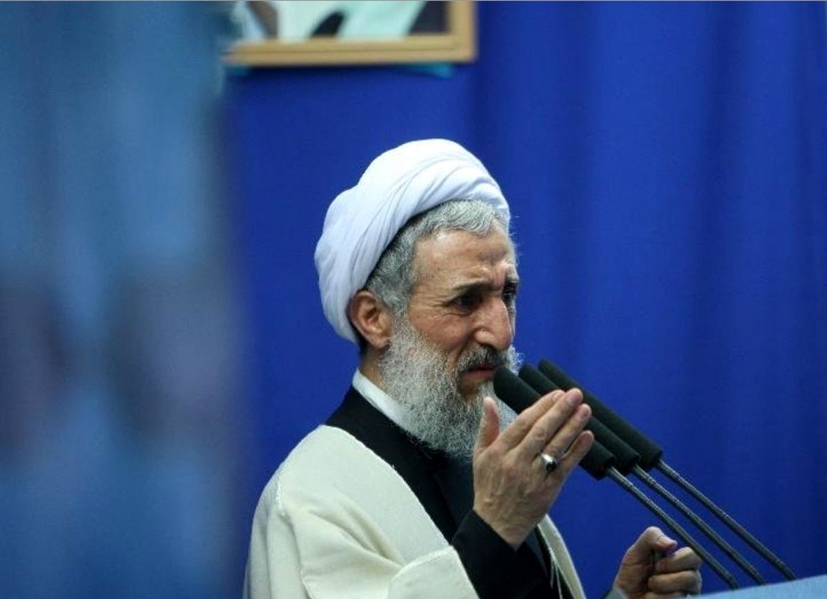 لرزش دست صدیقی در نماز جمعه جلب توجه کرد