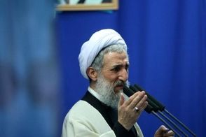 لرزش دست صدیقی در نماز جمعه جلب توجه کرد