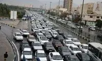 سقوط درخت، اتوبان مهم تهران را قفل کرد