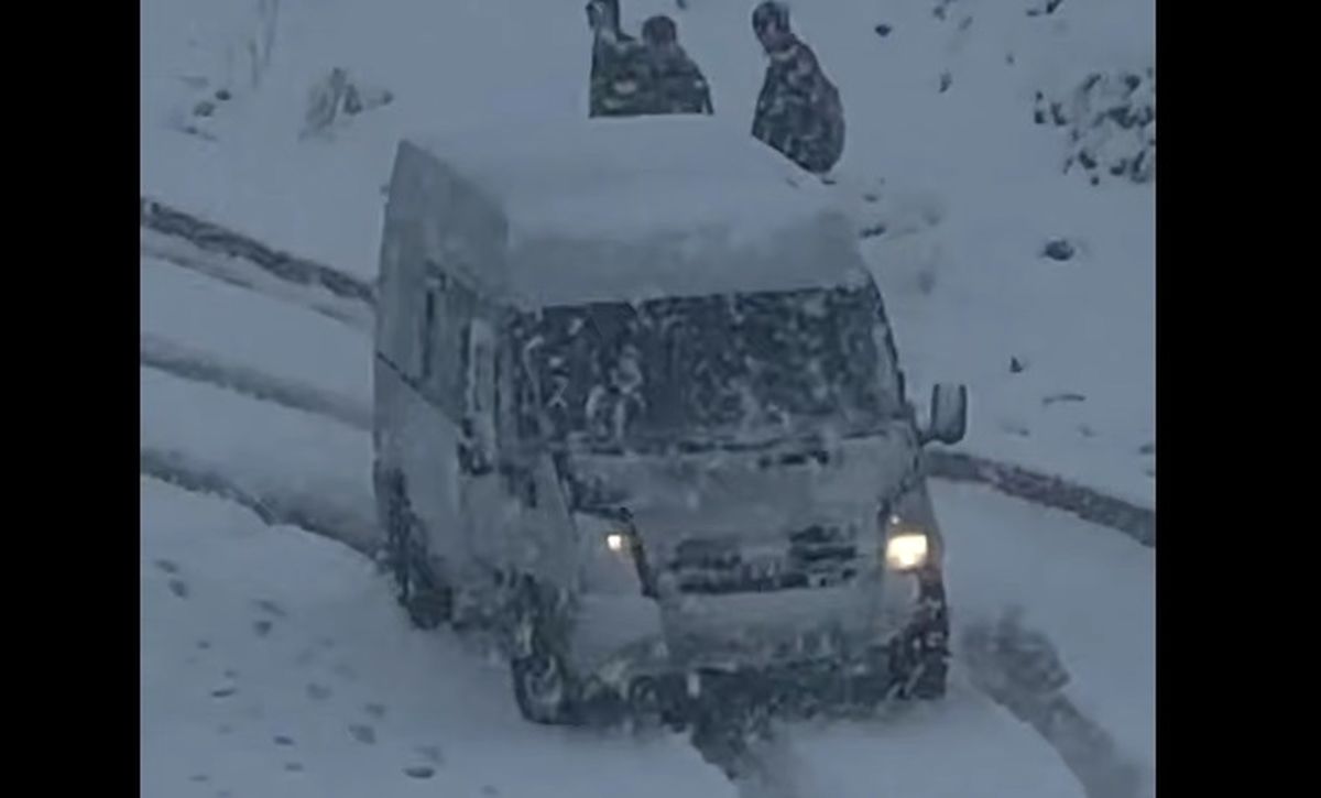 بارش سنگین برف در فاصله ۶۰ کیلومتری ارومیه