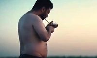 تصویر برهنه جواد عزتی در وحشی جنجال‌ به‌پا کرد