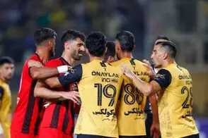 بازیکنان تراکتور و سپاهان اولین بزن‌بزن لیگ را رقم زدند