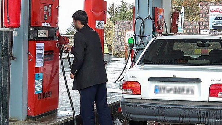 هشدار یک روزنامه درباره افزایش قیمت بنزین