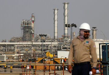 عربستان یک‌تنه نفت را گران کرد