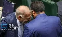 مجلس امروز صحنه صحبت‌های درگوشی و پنهانی بود