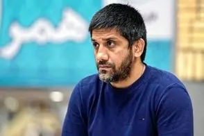 بازمانده‌های موشک تاماهاک در دستان علیرضا دبیر