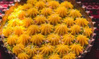 طرز تهیه حلوای شیر زعفرانی؛ دسر اصیل ایرانی برای مهمانی‌ها