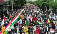مرد شمشیر به دست در راهپیمایی روز قدس