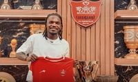 بیفوما با جام‌های پرسپولیس پُز داد