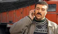 چهره شکسته ارسطوی سریال پایتخت در یک مراسم