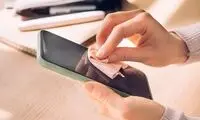 آموزش صحیح تمیز کردن صفحه نمایش گوشی های موبایل