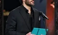 آقای نوید پورفرج لطفا از هویت اون نفر سوم پرده برداری کنید!