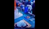 لحظه فوت امام جماعت حین اقامه نماز در یک مسجد