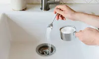 با این روش ساده بوی بد چاه فاضلاب را از بین ببرید