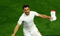 شادی دیوانه‌وار هوادار ایرانی بعد از گل مردود شجاع