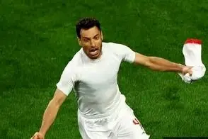 شادی دیوانه‌وار هوادار ایرانی بعد از گل مردود شجاع