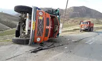 واژگونی کامیون حامل آرد در جاده اهر–تبریز