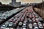 حرکت خطرناک و دسته‌جمعی یک خانواده وسط اتوبان