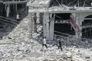 لحظه مجروح شدن خبرنگار لبنانی در پخش زنده تلویزیون