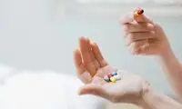 یک اشتباه ساده اما خطرناک؛ قرص بدون آب!