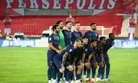 نماز جماعت تیم النصر در ورزشگاه آزادی