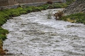 رودخانه دشتک چهارمحال‌وبختیاری طغیان کرد