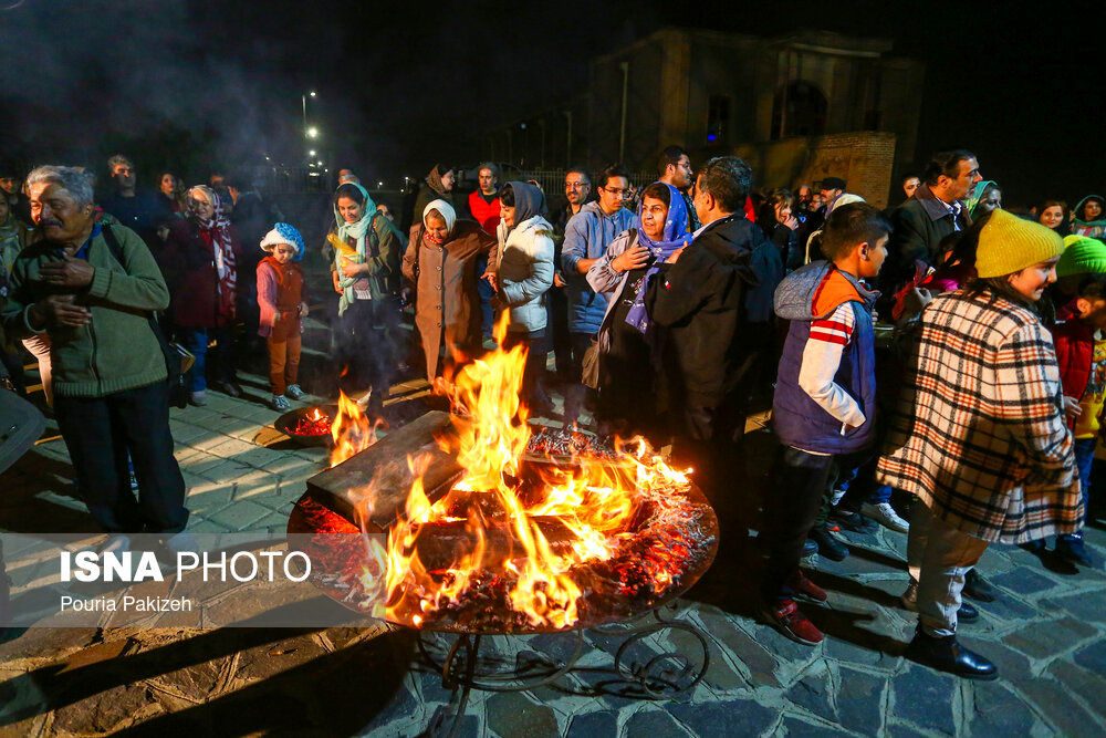 تصاویری از جشن چهارشنبه‌سوری در رشت و تهران