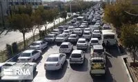 بنر نصب شده در شهر یزد با لوگو شبکه منوتو!