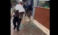 هجوم شهروندان ترکیه به فروشگاه‌های مواد غذایی