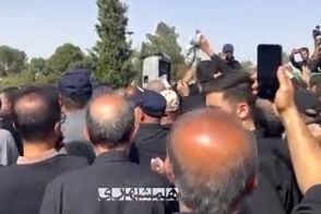 پیکر سردار حاجی‌زاده وارد قطعه مدافعان حرم شد