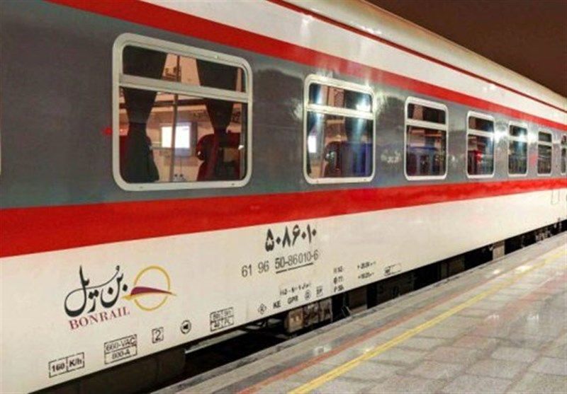 قطار تهران - مشهد دچار نقص فنی شد 