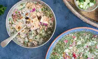 طرز تهیه آبدوغ خیار مجلسی با گردو و کشمش