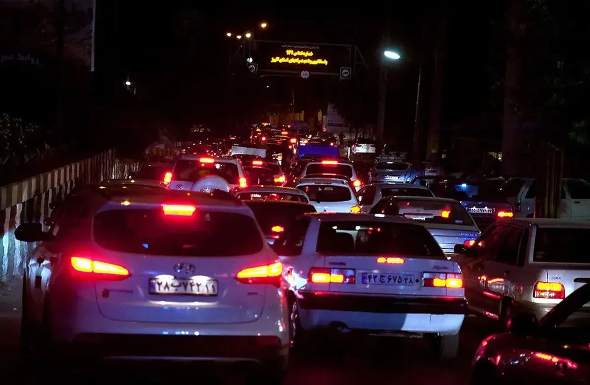 جاده هراز امشب به پارکینگ خودروها تبدیل شد