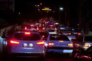 جاده هراز امشب به پارکینگ خودروها تبدیل شد