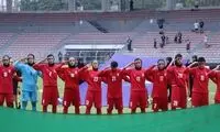 نه! لطفا به تیم نیلوفر و دختران جوان ما نخندید