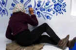  پیرزن ۹۰ ساله، روستایش را به گالری هنری تبدیل کرد