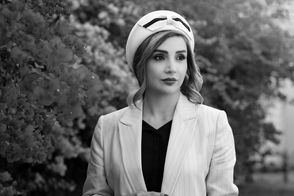 شبنم قلی‌خانی با کت و شلوار در دبی حریف کامنت‌های مردم نشد