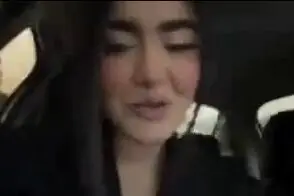 تمسخر راننده مرد توسط دو دختر جوان جلب توجه کرد